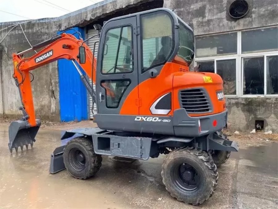 Mini Wheel Used Doosan Excavator DX60W-9C Second Hand 5700KG