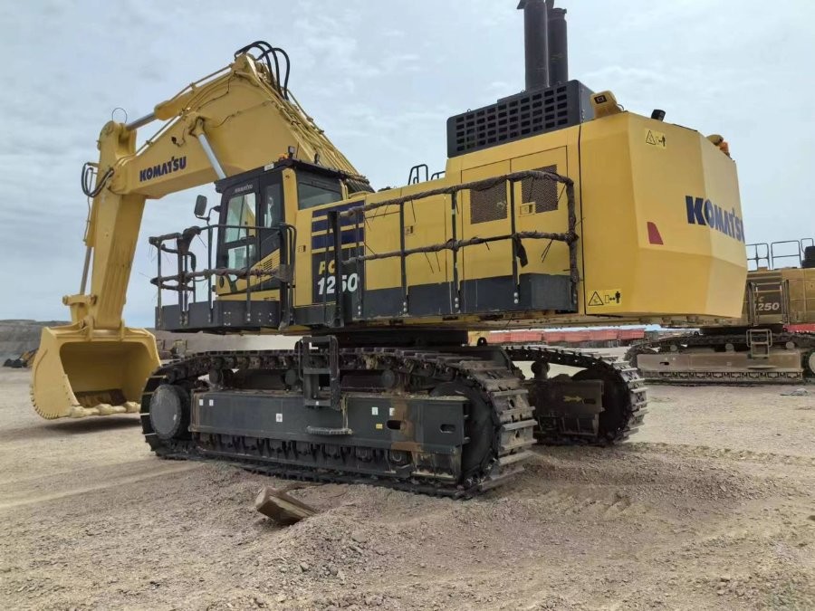 Hydraulic Used Komatsu Excavator PC1250 Crawler Large Digging Machine