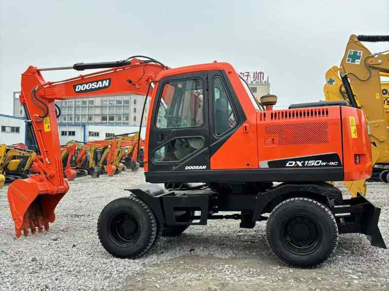 Doosan used 15ton DX150W-9C medium size hydraulic excavator