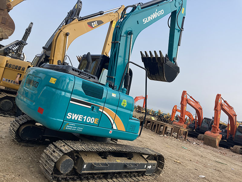 Small Earthmoving Machinery Sunward SWE100E Used Crawler Home Excavator 10tons Swe100 Mini Farm Digger for Sale