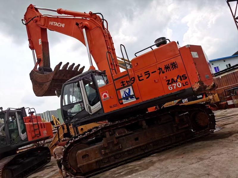 Construction Machinery Mining Mining Using a Second-hand Large Excavator Hitachi ZX670 Hitachi Excavator for Sale