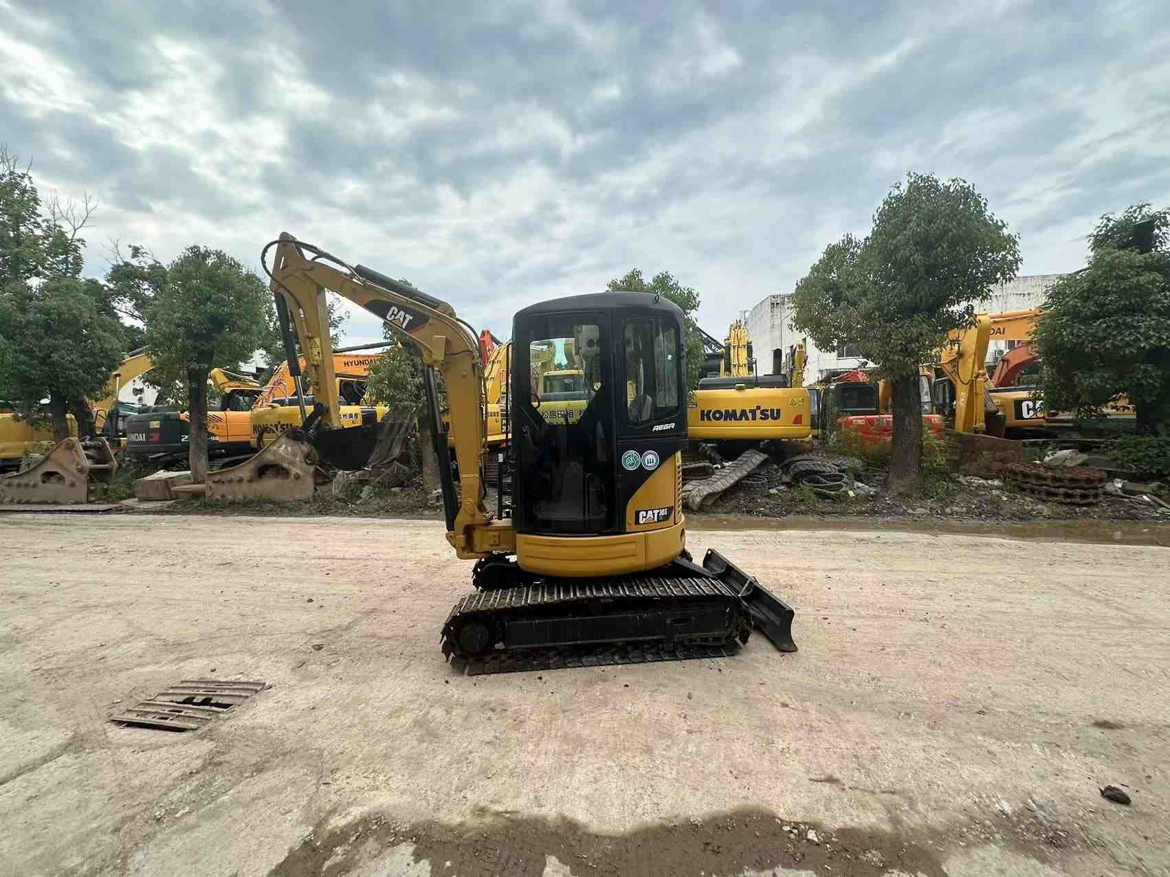 3150KG Caterpillar 303 Mini Used Excavator Second Hand Micro Digger