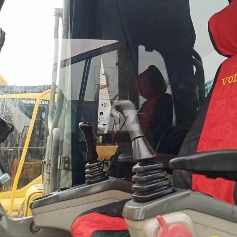 Good Price Second-hand Volvo 300 Excavator Used Excavator VOLVO EC300 Crawler Excavator