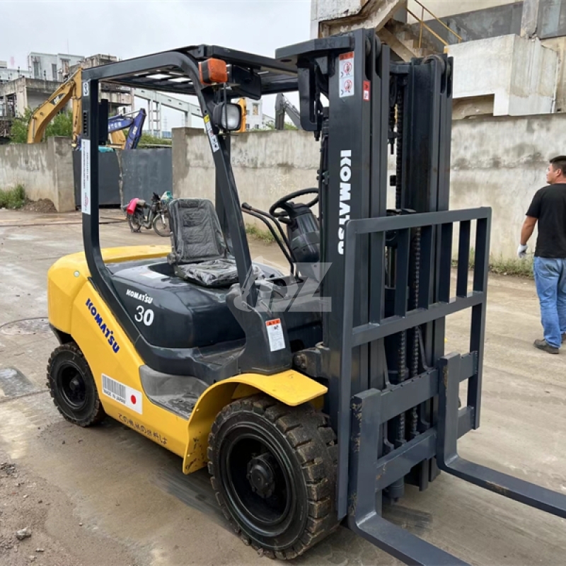 Used komatsu forklift FD30-17 3ton 4.5m lift