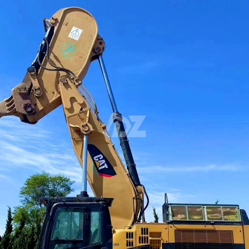 Used CAT Heavy Equipment Crawler Excavator 374d  Digger for Sale