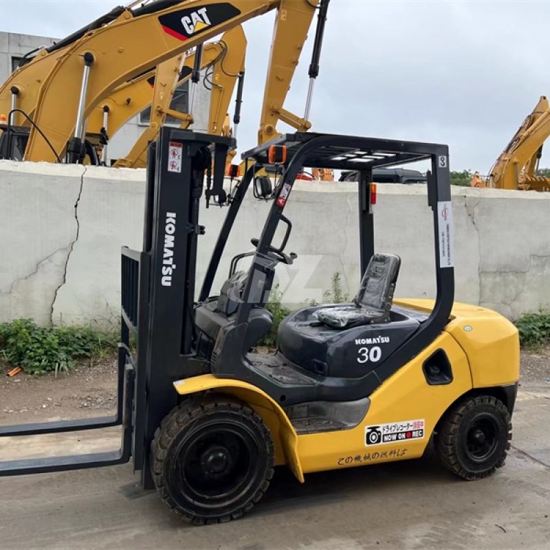 Used komatsu forklift FD30-17 3ton 4.5m lift