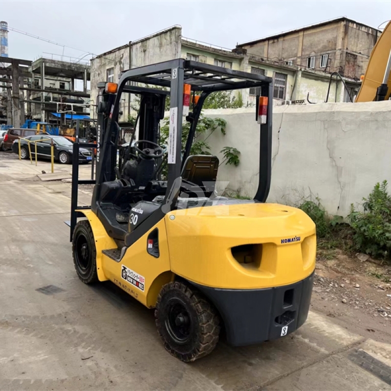 Used komatsu forklift FD30-17 3ton 4.5m lift