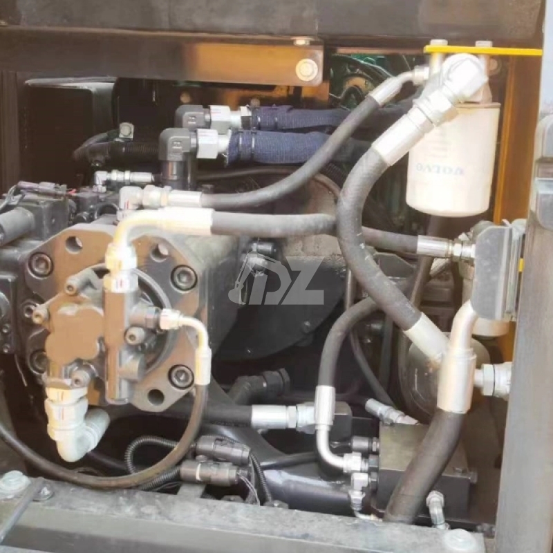 Used Digger on Sale Low Price Crawler Excavator Volvo EC140