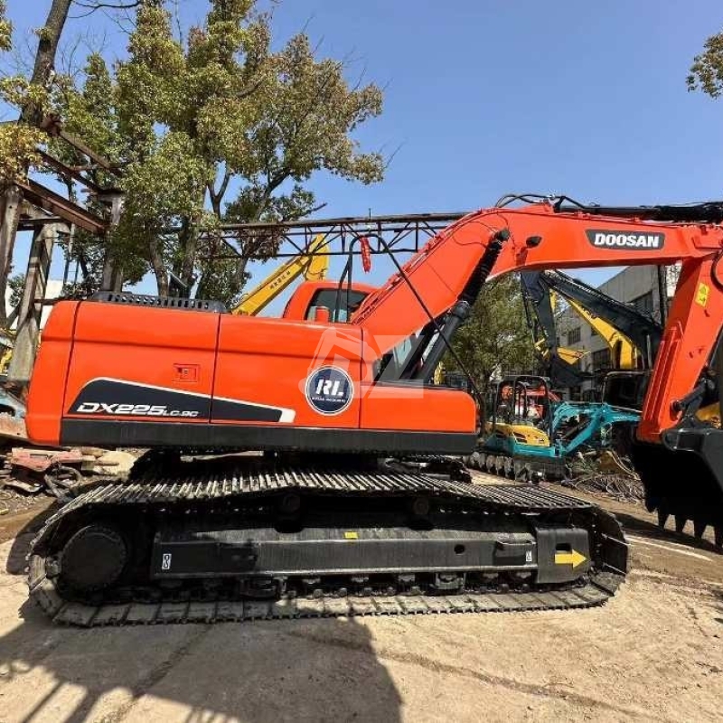 Doosan Dx225LC-9C Dx300 Used Excavator Equipment Construction Digging Machine