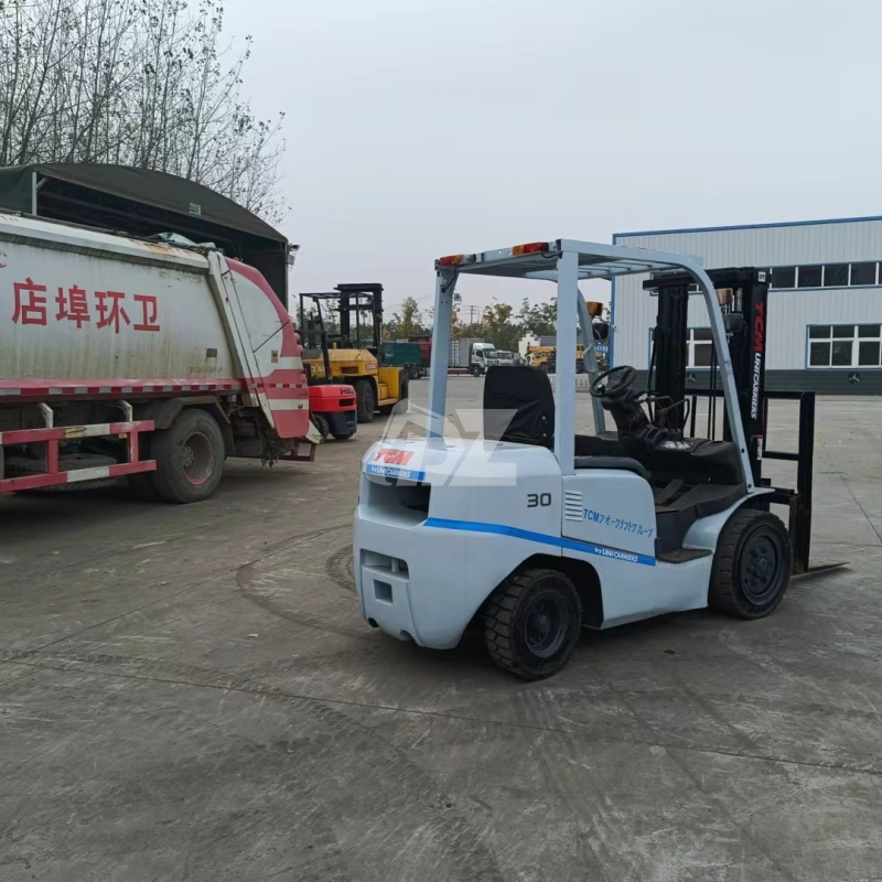 Used TCM 3ton forklift