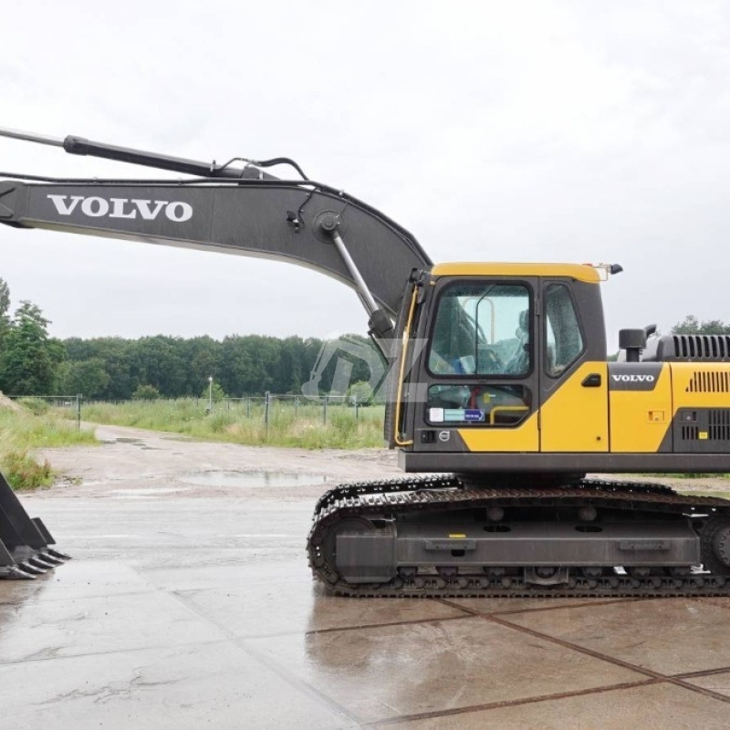 Used Volvo EC200D Excavator Earth Moving Equipment High Performance