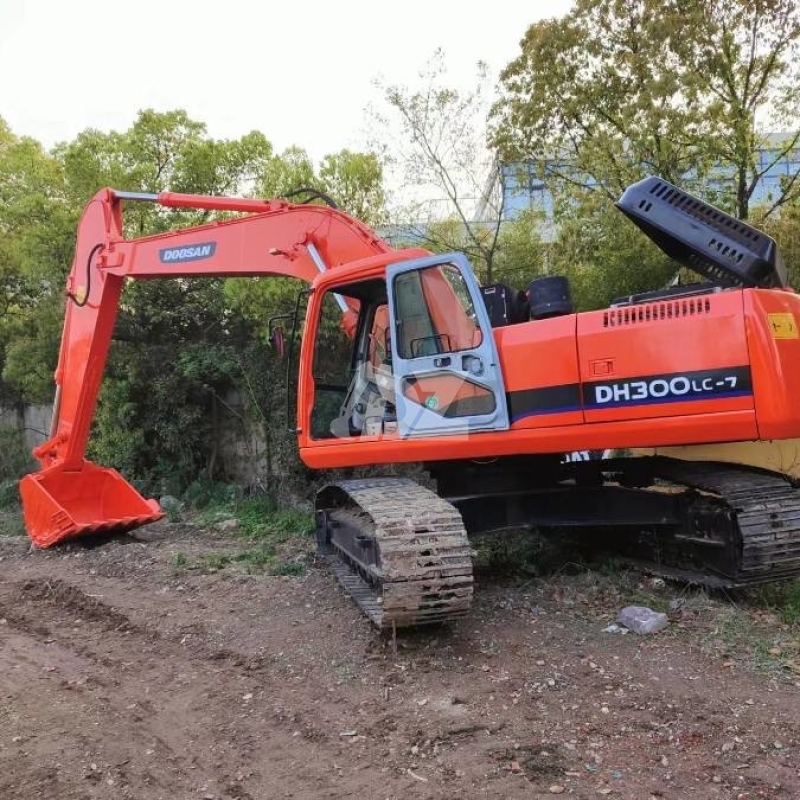 29T Doosan DH300LC Used Track Excavator Repossessed Road Digging Machine
