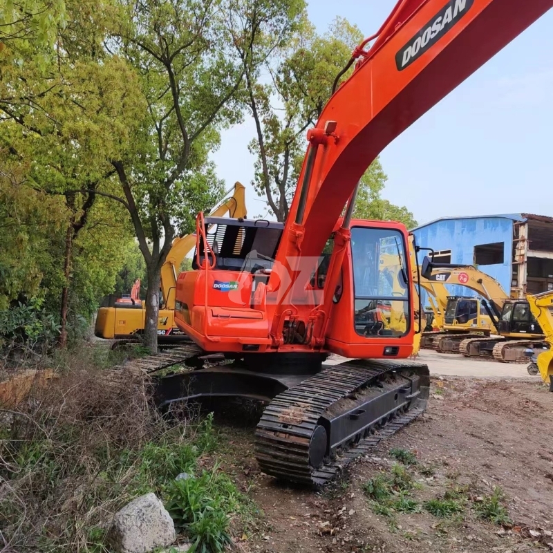 29T Doosan DH300LC Used Track Excavator Repossessed Road Digging Machine