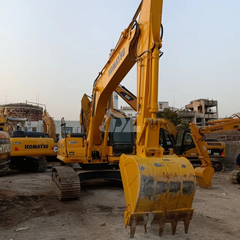 Japan Used Komatsu PC240 PC240-8 Medium Excavator 24ton Second Hand Komatsu 240 240-8 Earth Moving Digger Construction Machinery