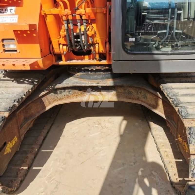 Little Working Hours Used Cheap Hitachi 135 Excavator