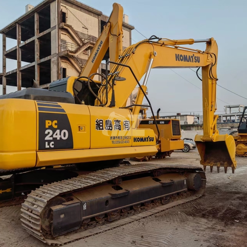 Japan Used Komatsu PC240 PC240-8 Medium Excavator 24ton Second Hand Komatsu 240 240-8 Earth Moving Digger Construction Machinery