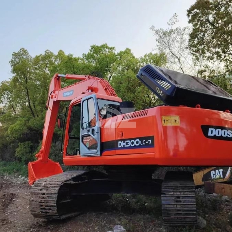 29T Doosan DH300LC Used Track Excavator Repossessed Road Digging Machine