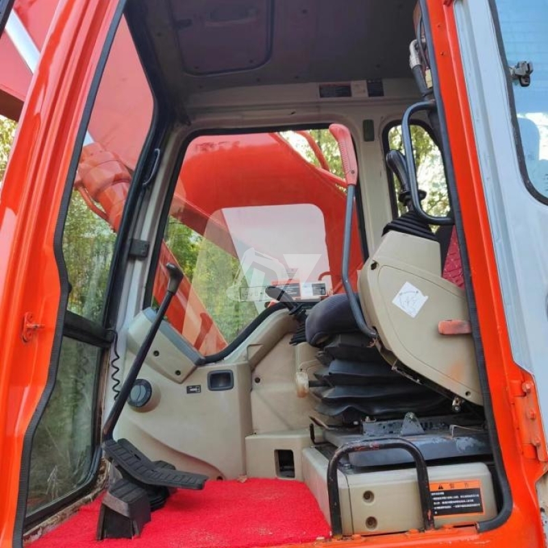 29T Doosan DH300LC Used Track Excavator Repossessed Road Digging Machine