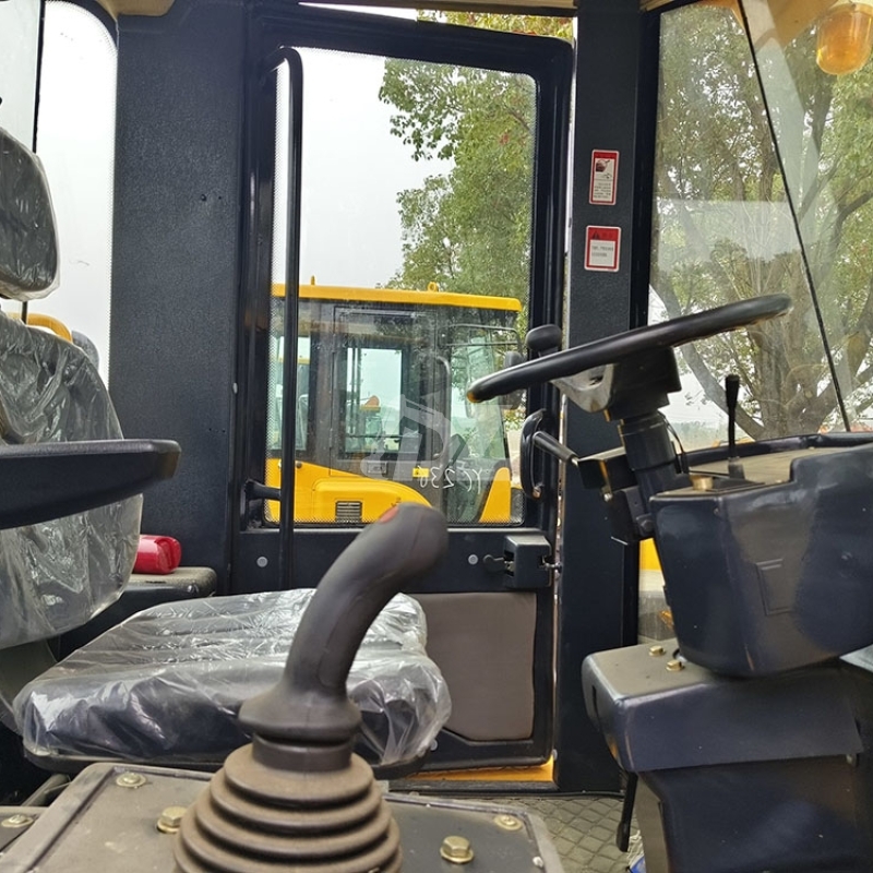 HIGH QUALITY and CHEAP PRICE  Used LiuGong 856 Wheel Loader for sale