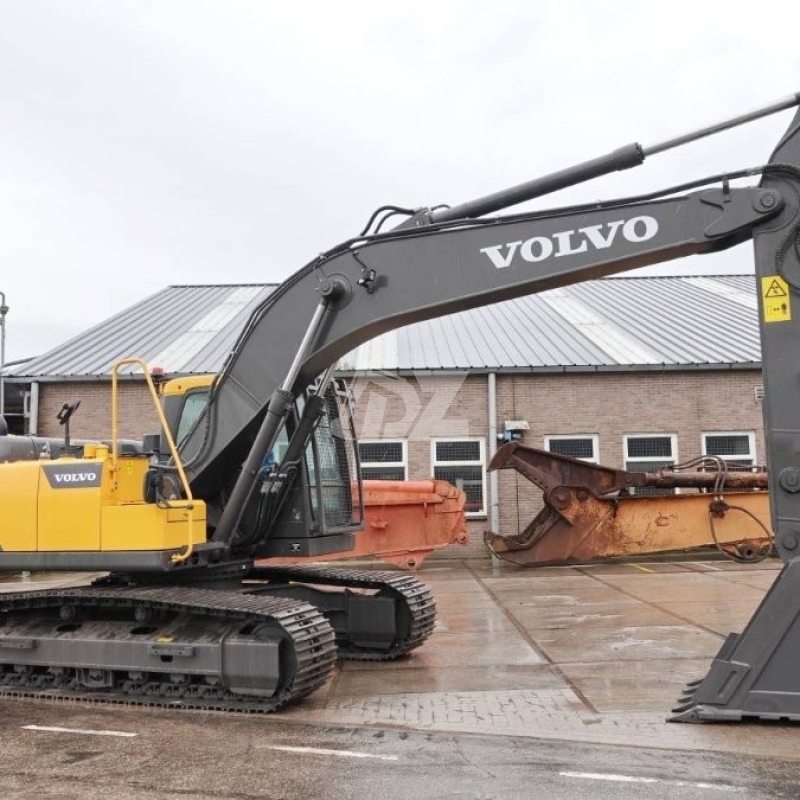 Used Volvo EC200D Excavator Earth Moving Equipment High Performance