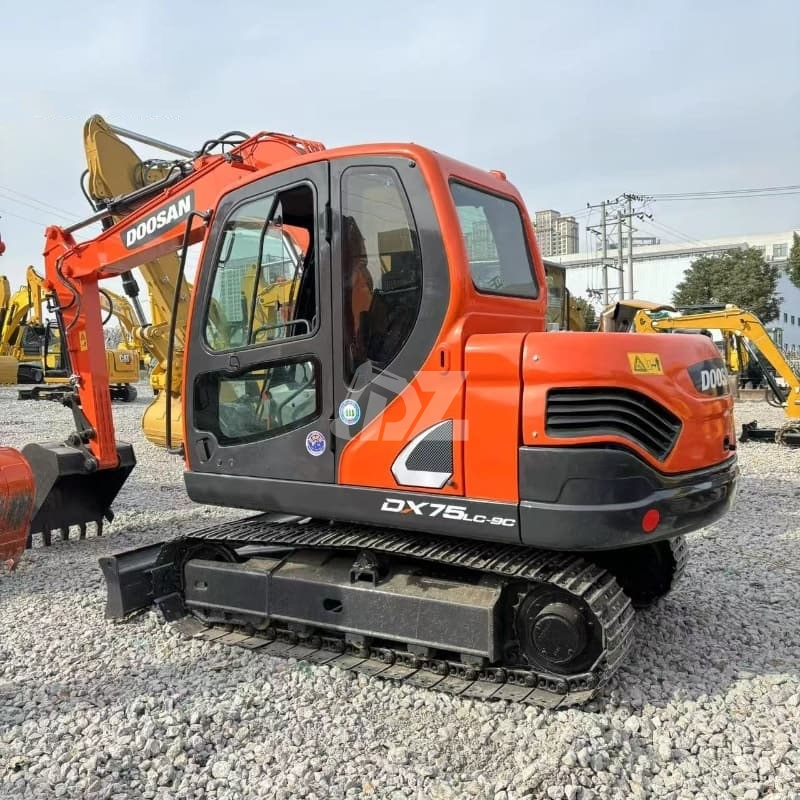Powerful second-hand 7ton wheeled crawler DX75 excavator for sale