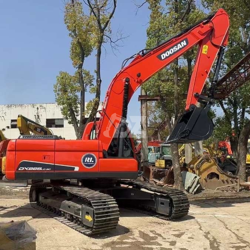 Doosan Dx225LC-9C Dx300 Used Excavator Equipment Construction Digging Machine